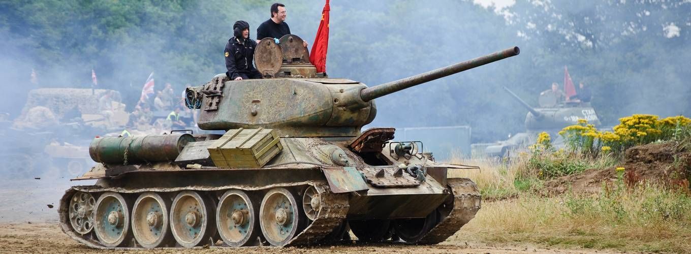 Катание на танке — игра в «войнушку» для взрослых