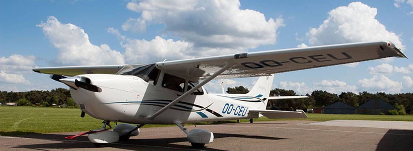 Экскурсия на самолете Cessna-172 над Миром и Несвижем